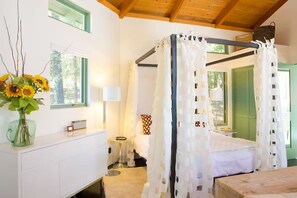 3 bedrooms, desk, iron/ironing board, WiFi