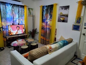 Smart TV, Netflix, books, streaming services - Vacation Apartment with 2 Bedroom at Grand SunValley Residences (Willemstad)