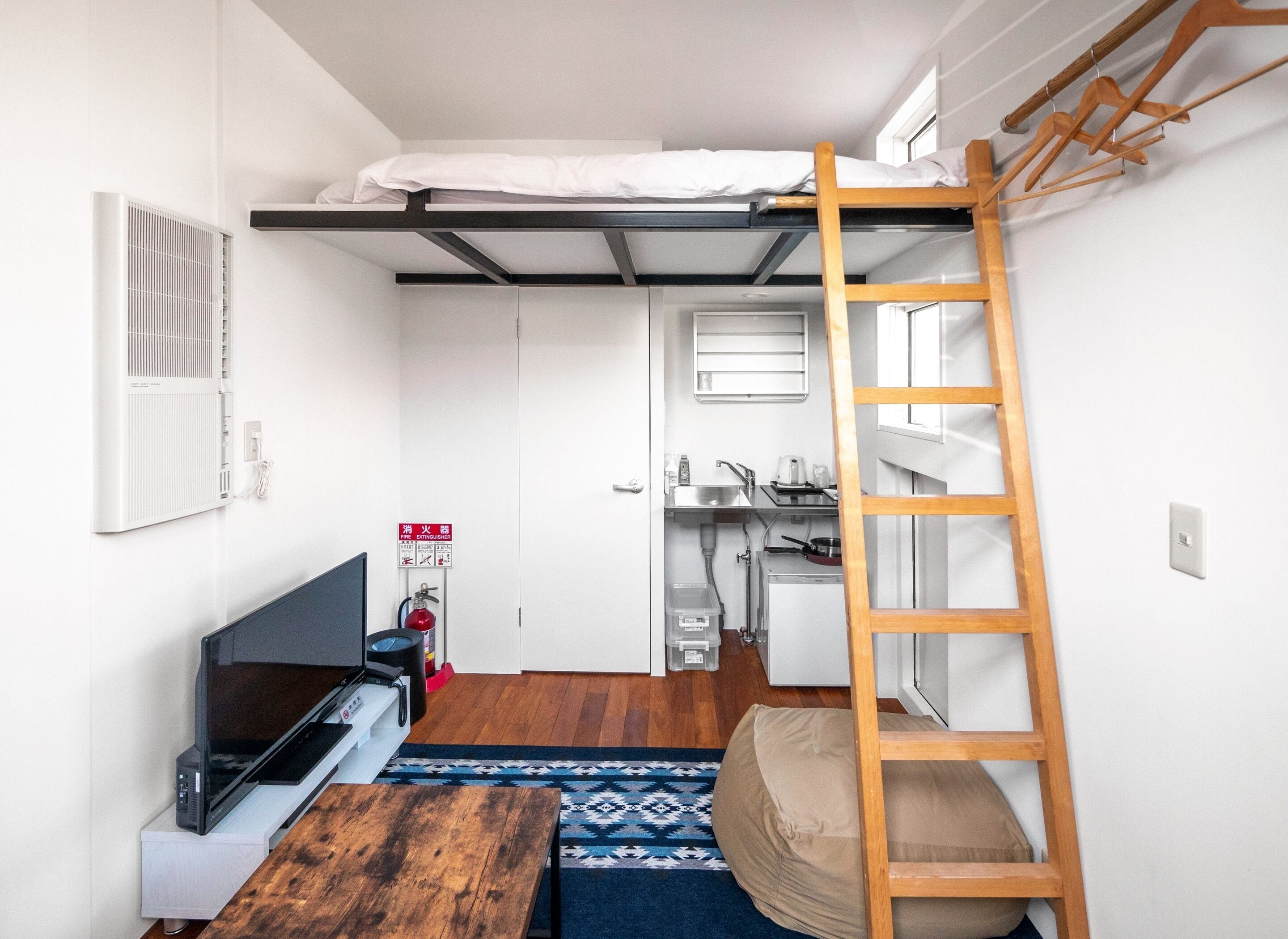 private cabin (no pets) | 1 bedroom, blackout curtains, free wifi, bed sheets