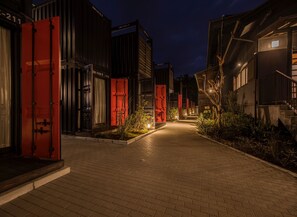 Façade de l’hébergement - soirée/nuit