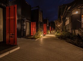 Fachada de la propiedad por la tarde o noche