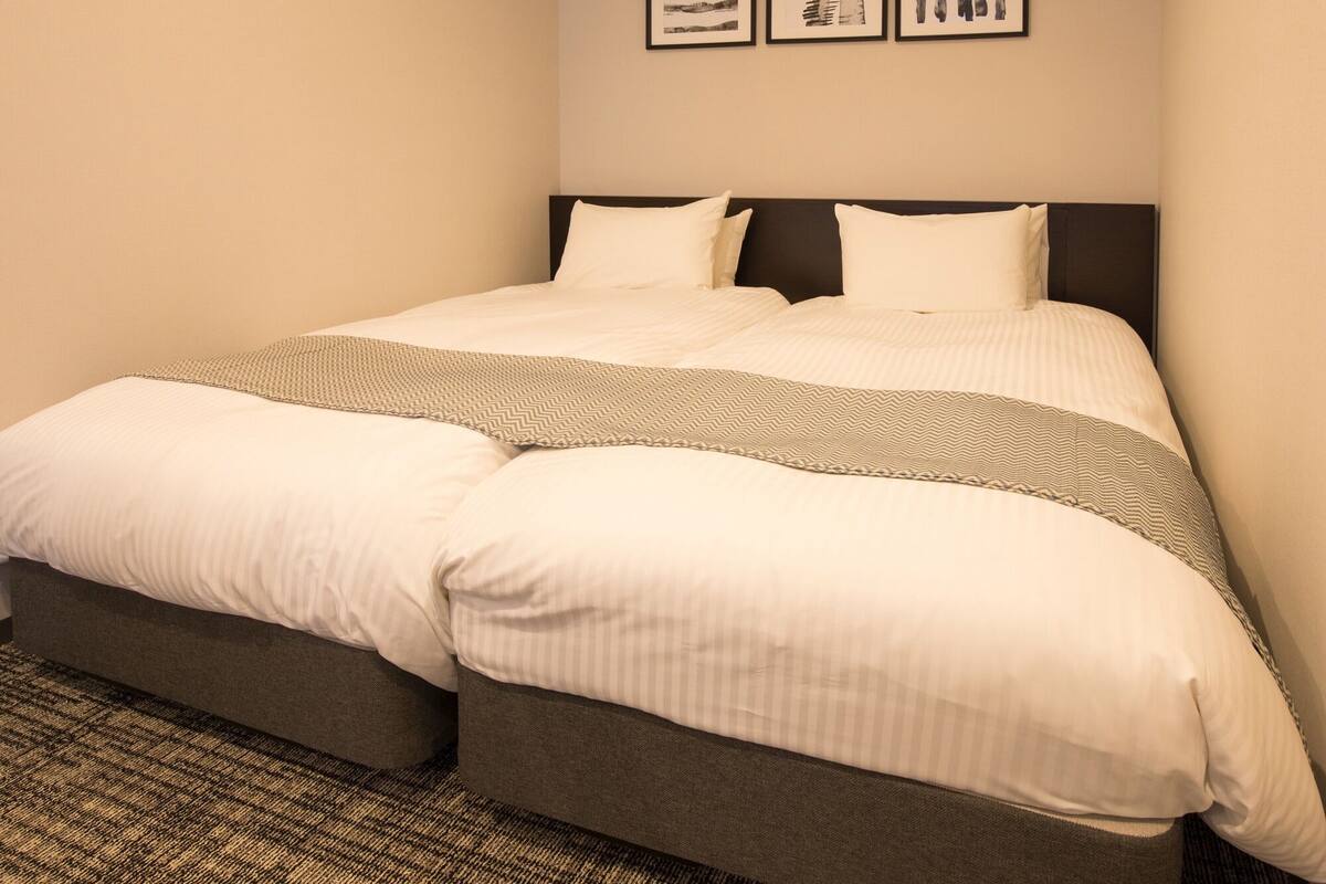 WiFi (free), bed sheets