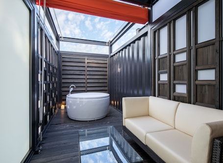 1 bedroom, blackout drapes, free WiFi, bed sheets