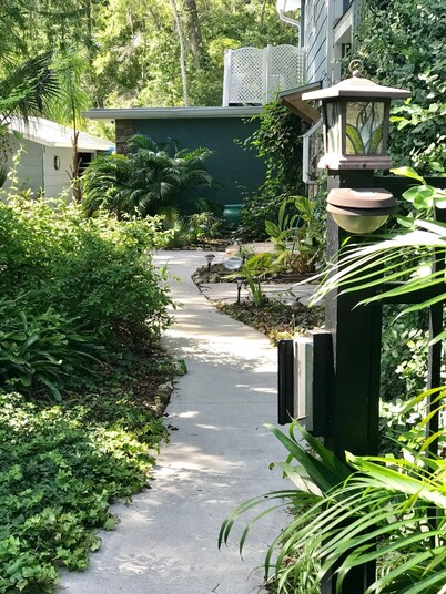 Beautiful River Front Home-Best on the Weeki Wachee-Read our  FIVE STARS Reviews