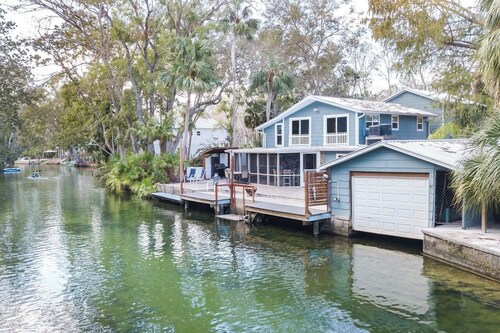 Beautiful River Front Home-Best on the Weeki Wachee-Read OUR FIVE STARS Reviews