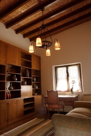 Interior - A classic Argentine villa in Mendoza Wine Country (Chacras de Coria)