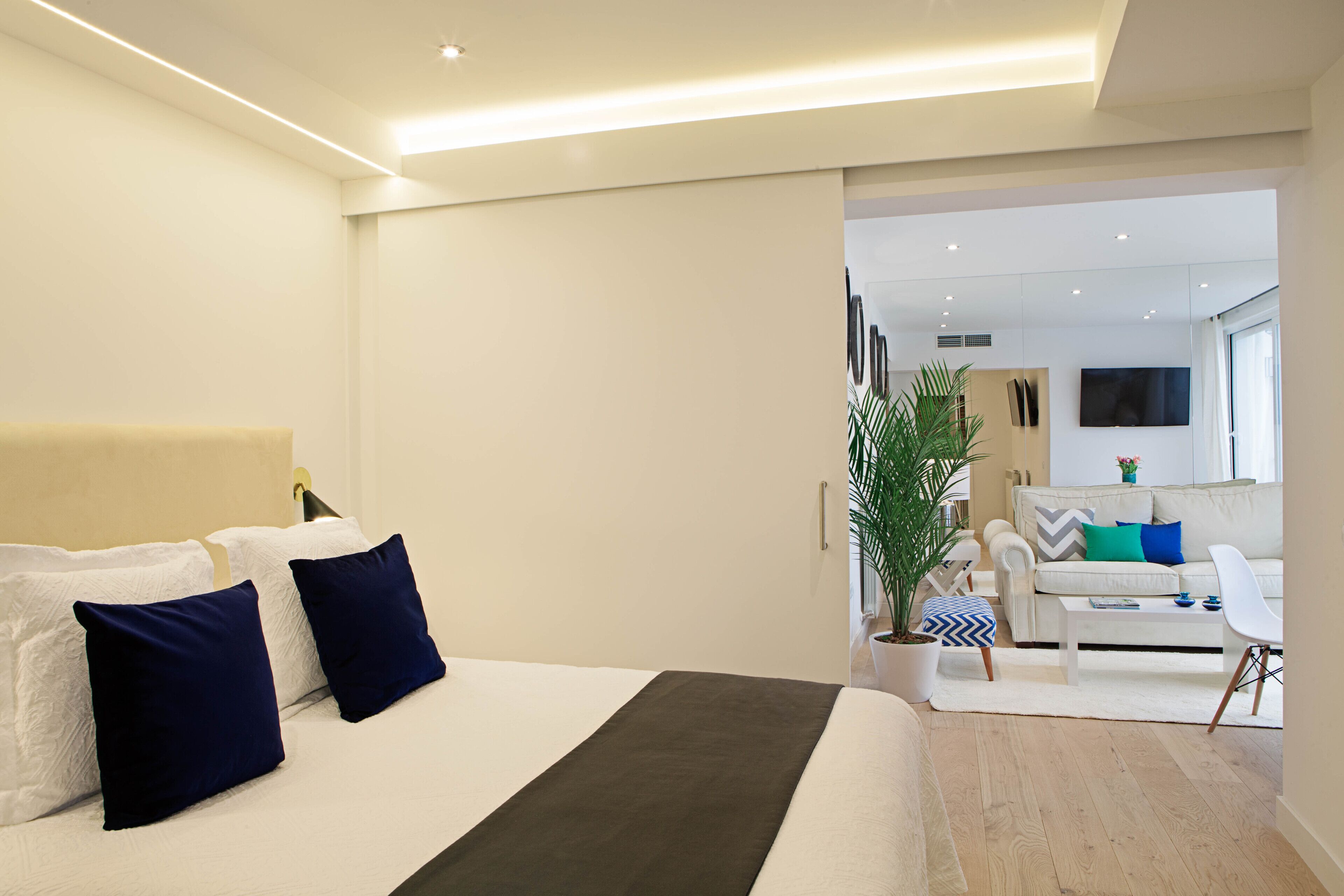 1 Schlafzimmer, Schreibtisch, Bügeleisen/Bügelbrett, Reisekinderbett