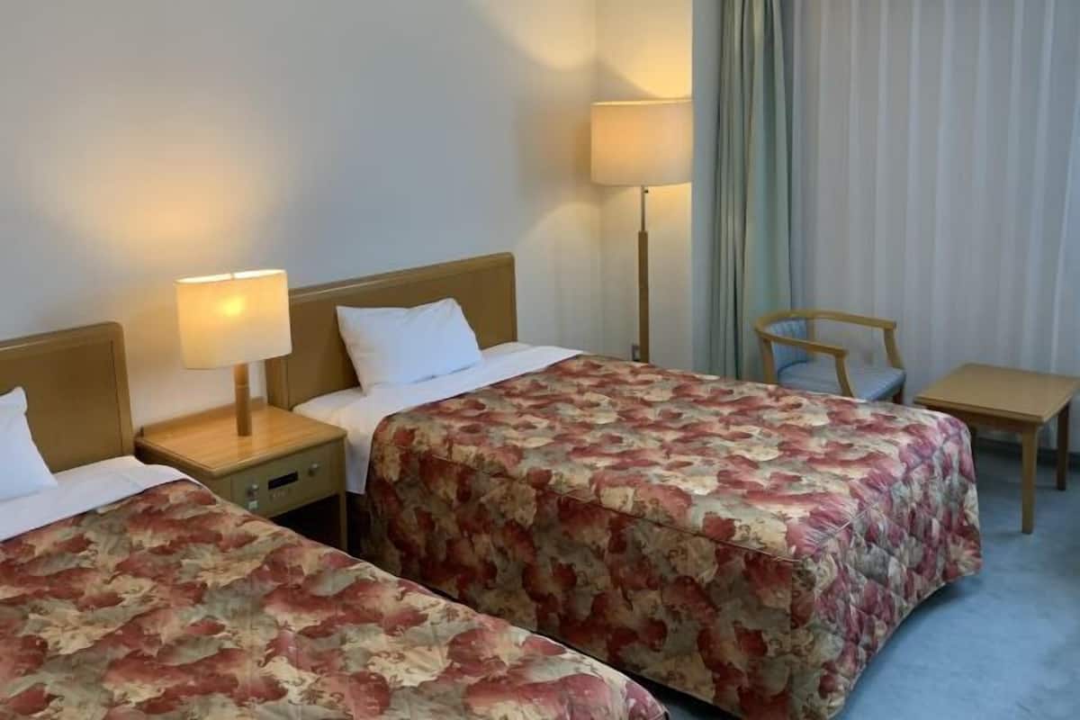 In-room safe, desk, free WiFi