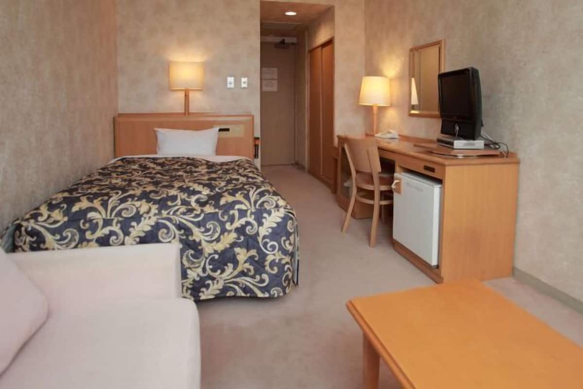 In-room safe, desk, free WiFi