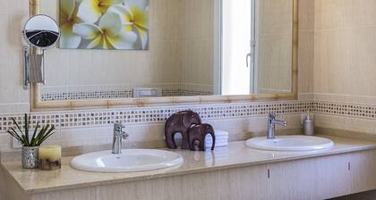 Costa Adeje Golf Course Villa mit beheiztem Pool und besonderen Serviceleistungen