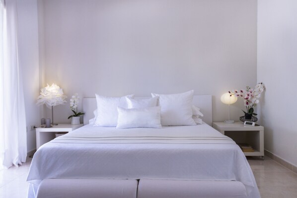 2 bedrooms, in-room safe, iron/ironing board, free WiFi