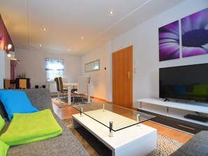 Fernseher, Kamin, DVD-Player, Stereoanlage