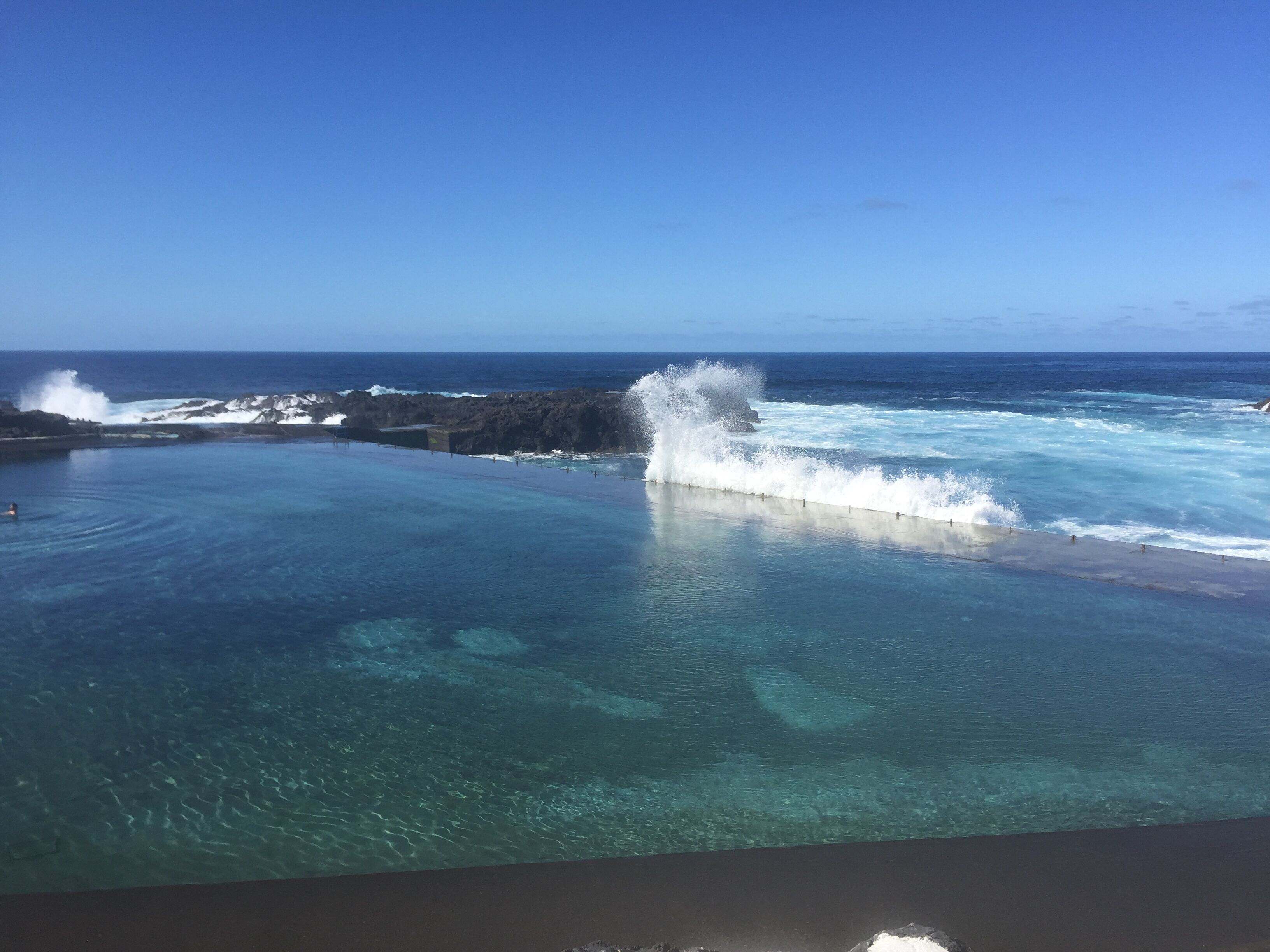 Ubicación cercana a la playa y toallas de playa