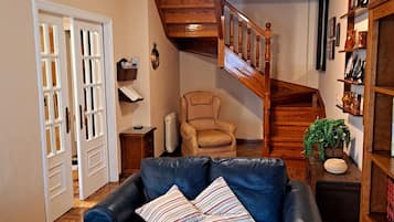 Una televisión, libros