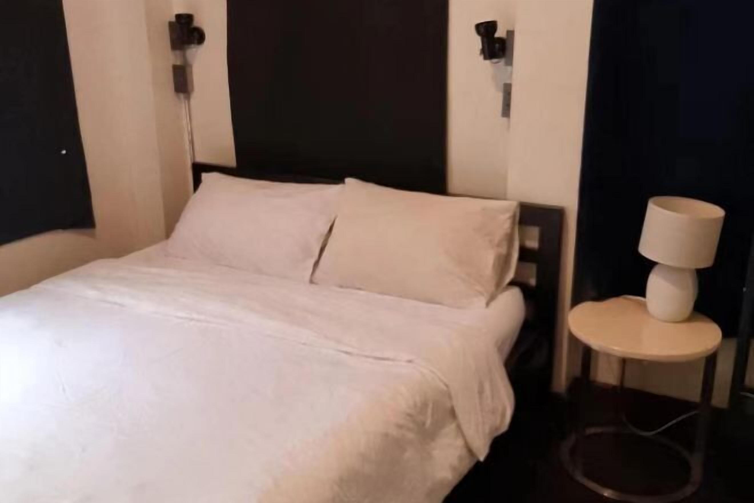 Free WiFi, bed sheets