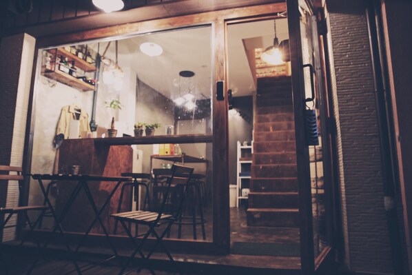 Property entrance - See U Hostel Osaka (Osaka)