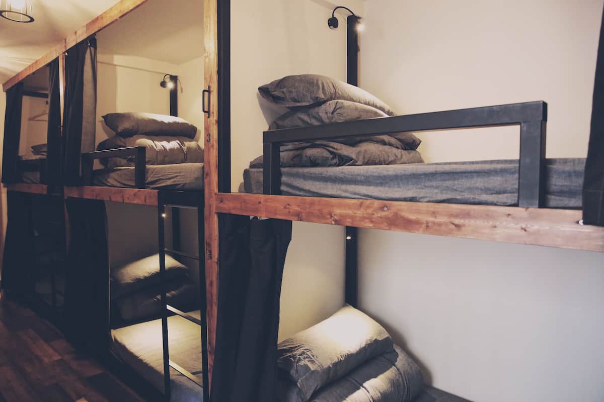 Premium bedding, memory foam beds, in-room safe, WiFi (free)