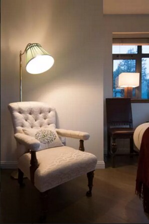 Interior - Immerse yourself in the scenery (Stirling)