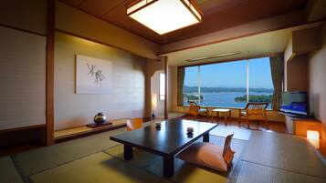 Minibar, Zimmersafe, Schreibtisch, Verdunkelungsvorhänge