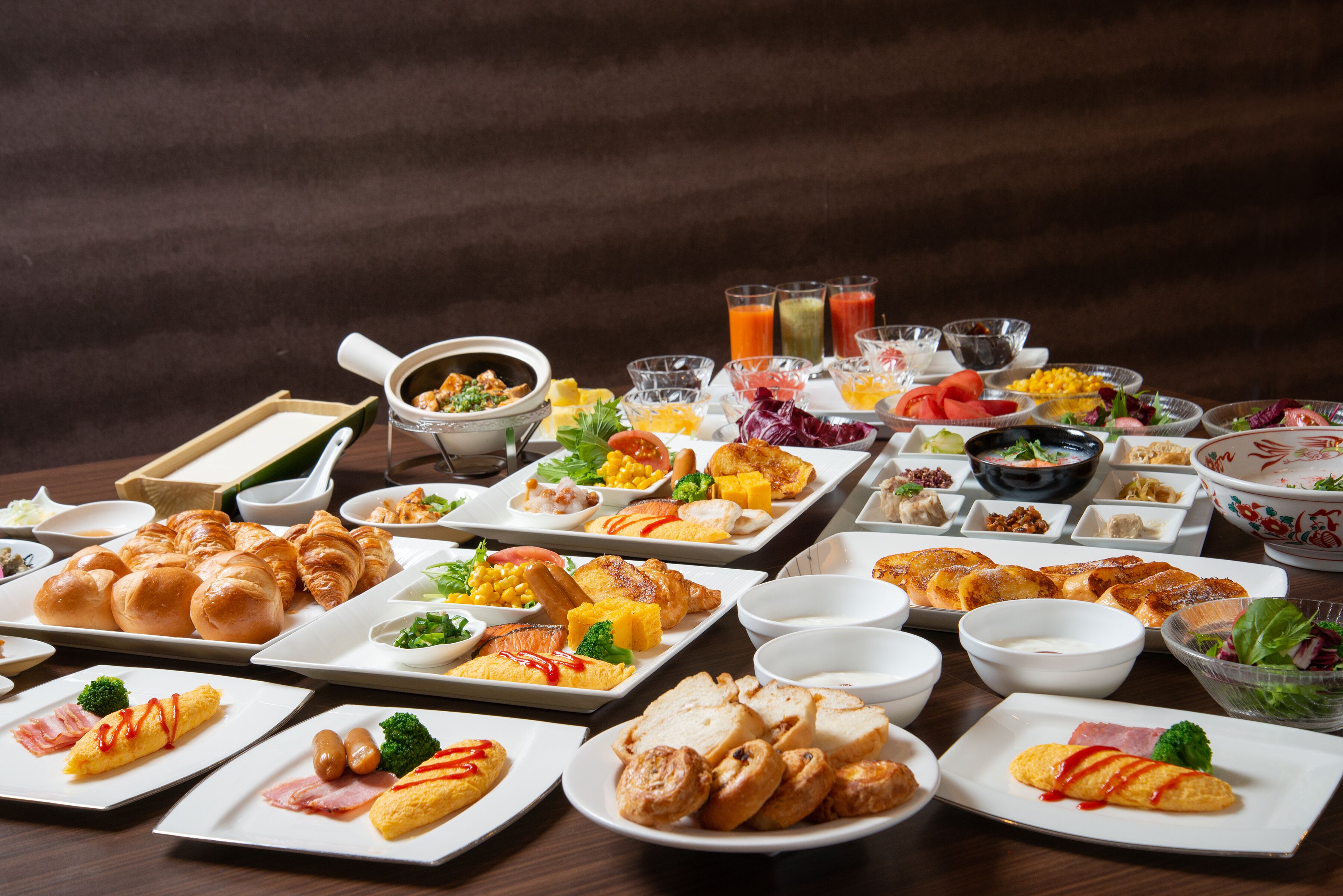 朝食 (ビュッフェ 、無料)