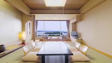 Minibar, in-room safe, desk, blackout curtains