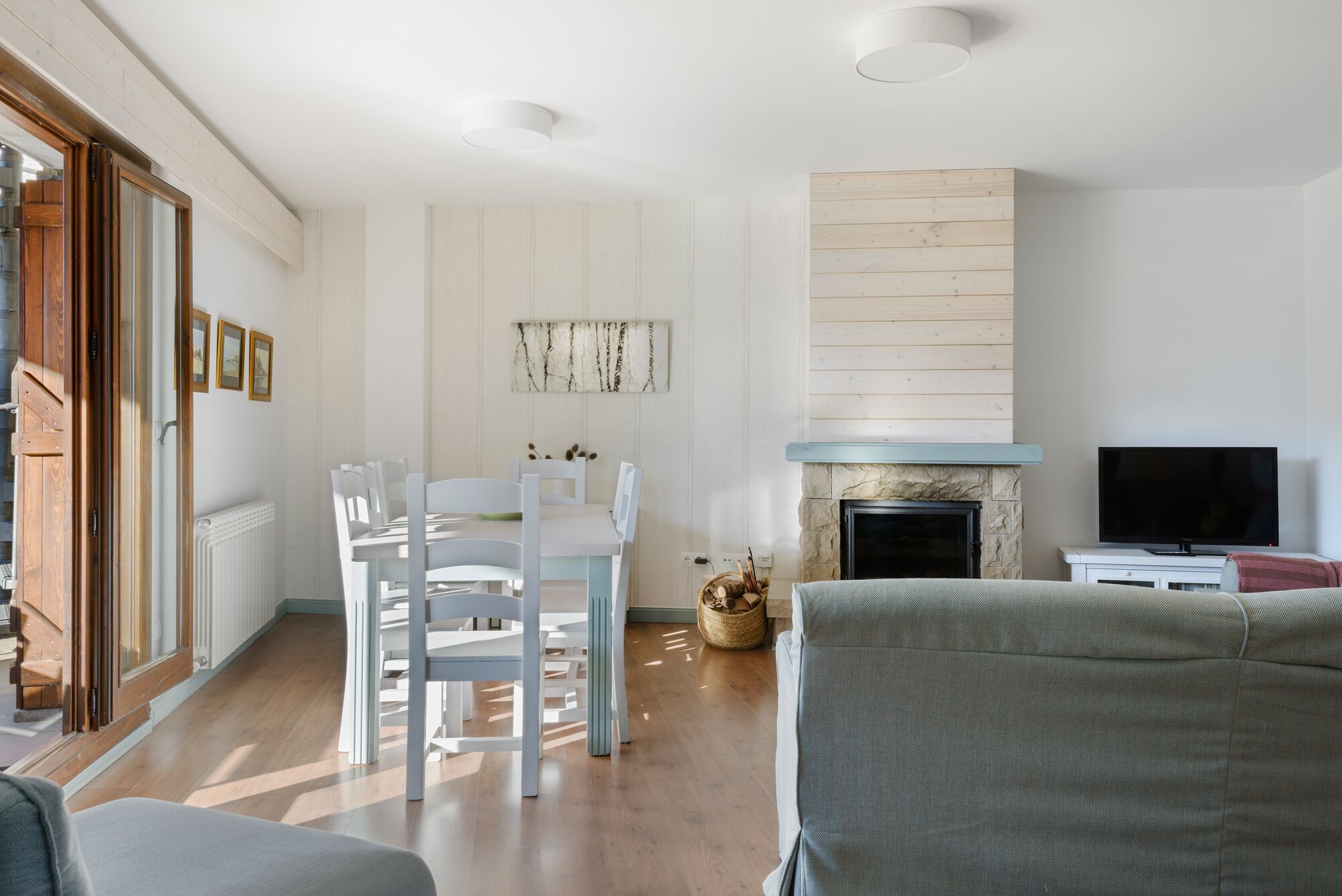 TV, fireplace, DVD player, table football