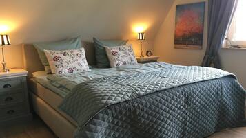 2 Schlafzimmer, Zimmersafe, Schreibtisch, BĂŒgeleisen/BĂŒgelbrett
