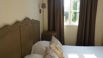 2 bedrooms, desk, soundproofing, iron/ironing board