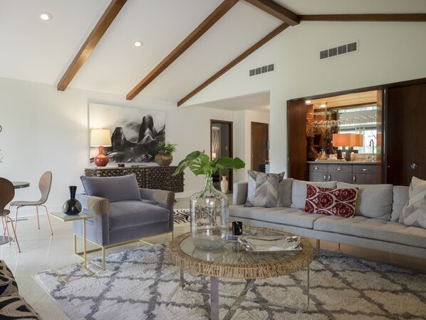 Smart TV, fireplace, DVD player, books