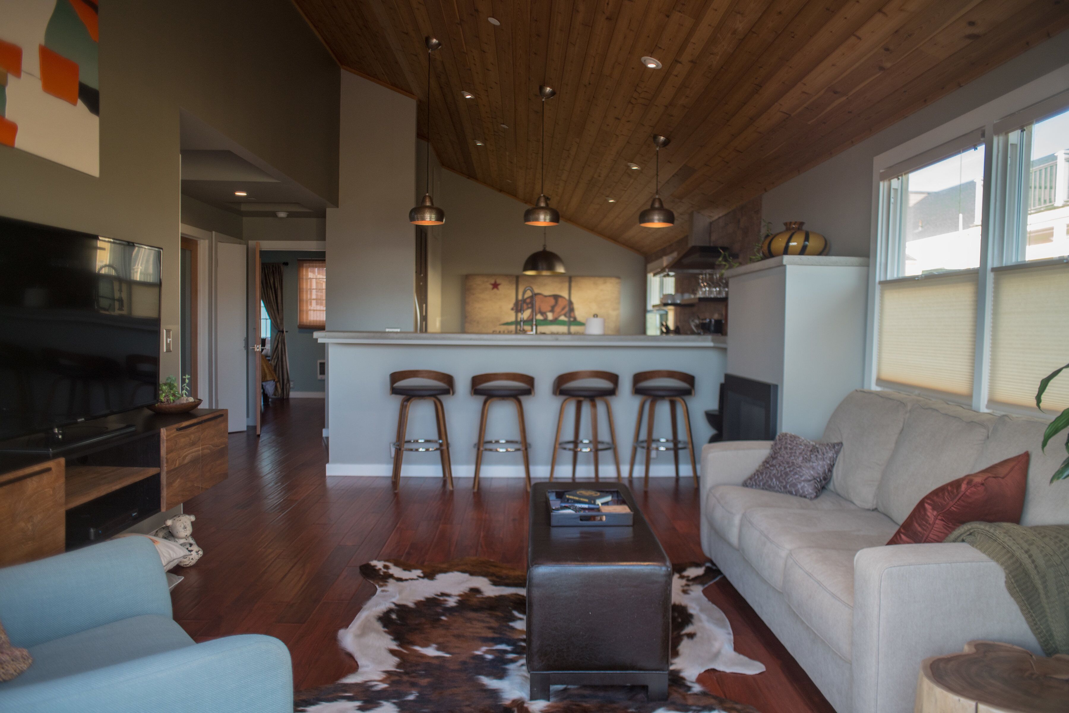 Smart TV, fireplace