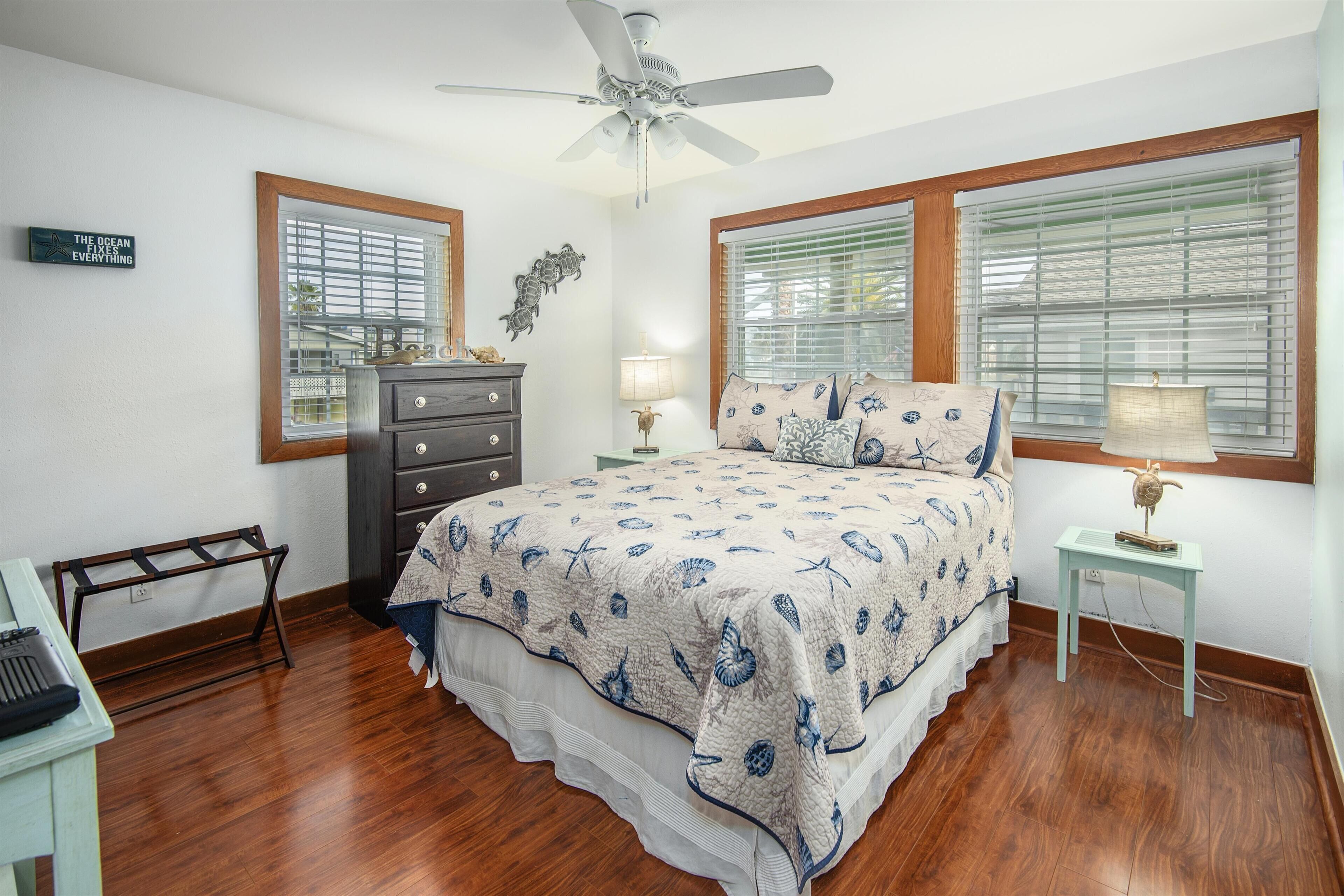 3 habitaciones, tabla de planchar con plancha, wifi y ropa de cama 