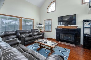 Smart TV, chimenea y estéreo 