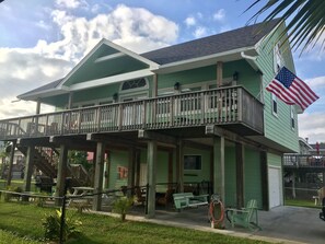 Exterior - Family Sized Home - Walking Distance to the Beach and Bay!!!! (Galveston)