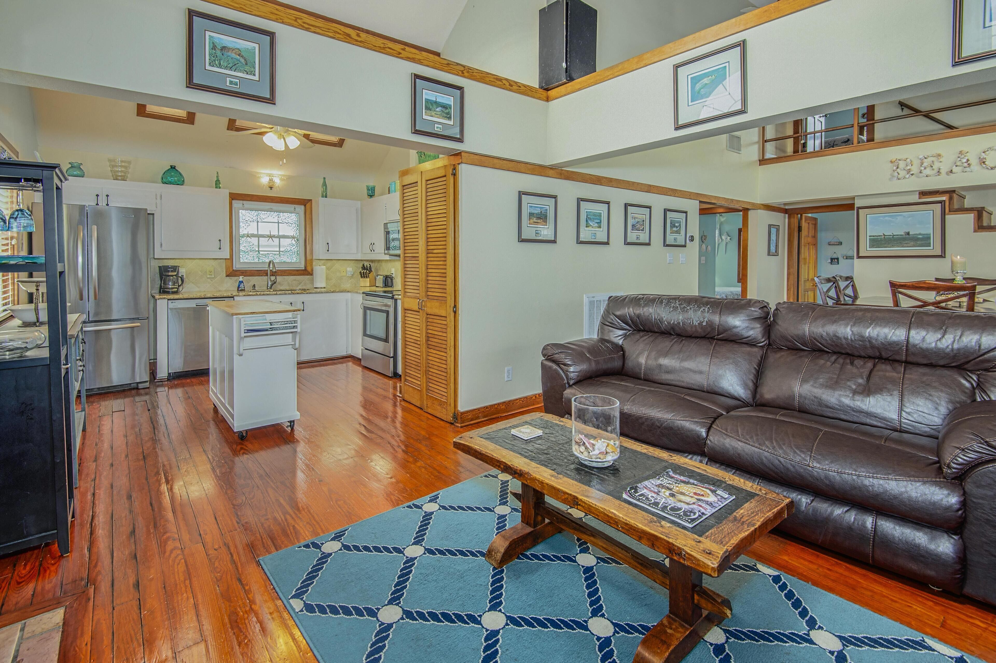 Smart TV, fireplace, stereo