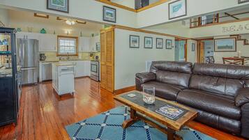 Smart TV, fireplace, stereo