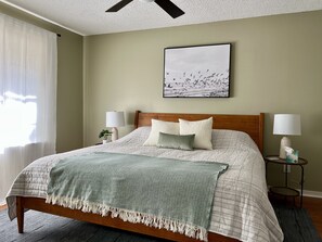 3 Schlafzimmer, Schreibtisch, Bügeleisen/Bügelbrett, Reisekinderbett