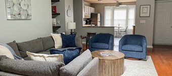 Beach Cottage minutes from the islands, shops, parks, and downtown!