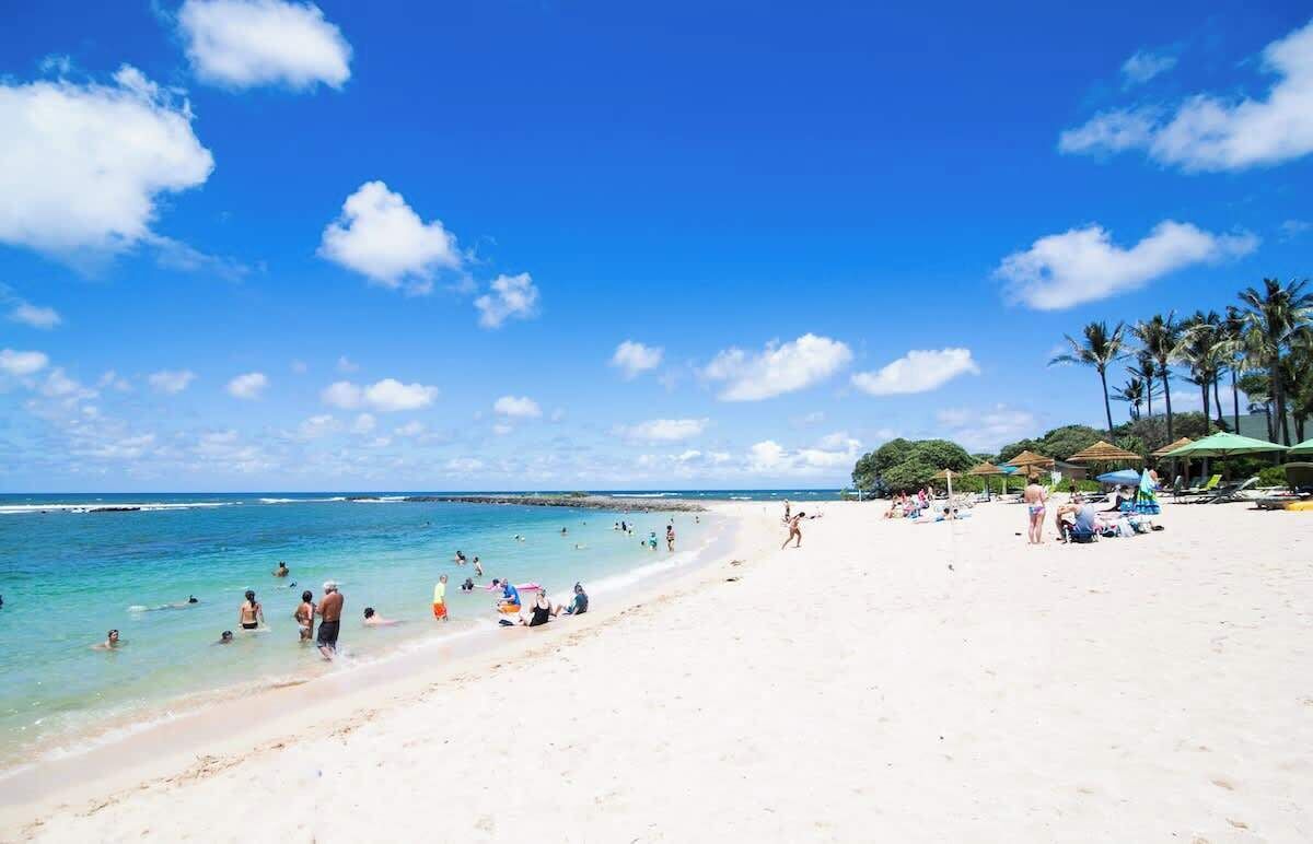 Beach nearby, sun-loungers, beach towels
