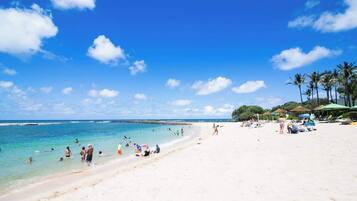 Beach nearby, sun-loungers, beach towels