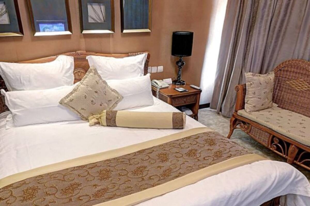 Suite – deluxe | Minibar, skrivebord, blendingsgardiner og wi-fi (inkludert)
