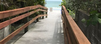 Boho Beach Getaway with pool-Clearwater/St. Pete Beach-3 min. walk to beach