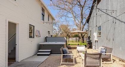 Vineyard Cottage • Hot Tub • Bottle of Wine & Wine Tasting Included