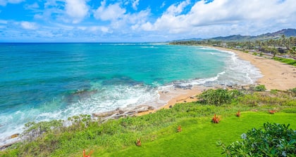"Picture Perfect: Oceanfront Gem on the Top Floor at Wailua Bay View!"