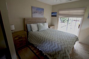 3 bedrooms, iron/ironing board, WiFi, bed sheets - 6 miles to North Cascades NP on the Cascade River (Marblemount)