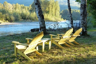 6 miles to North Cascades NP on the Cascade River