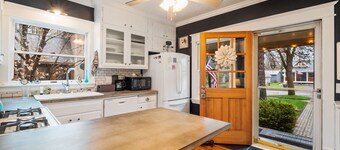 Cozy cottage in downtown Hudson, WI!