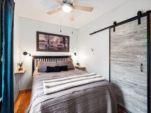 1 bedroom, desk, iron/ironing board, free WiFi