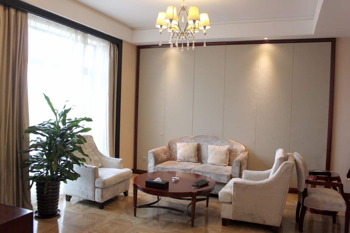 Deluxe Suite | Living room | LCD TV