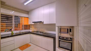 House, 4 Bedrooms (Double Storey) | Dapur peribadi | Peti sejuk, ketuhar gelombang mikro, ketuhar, dapur