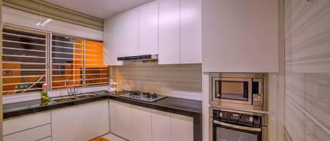 House, 4 Bedrooms (Double Storey) | Private kitchen | Fridge, microwave, oven, stovetop